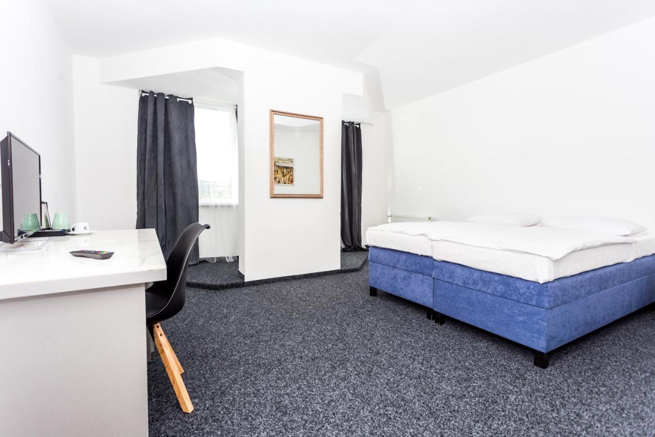Hotel Joker Obrnice Екстериор снимка