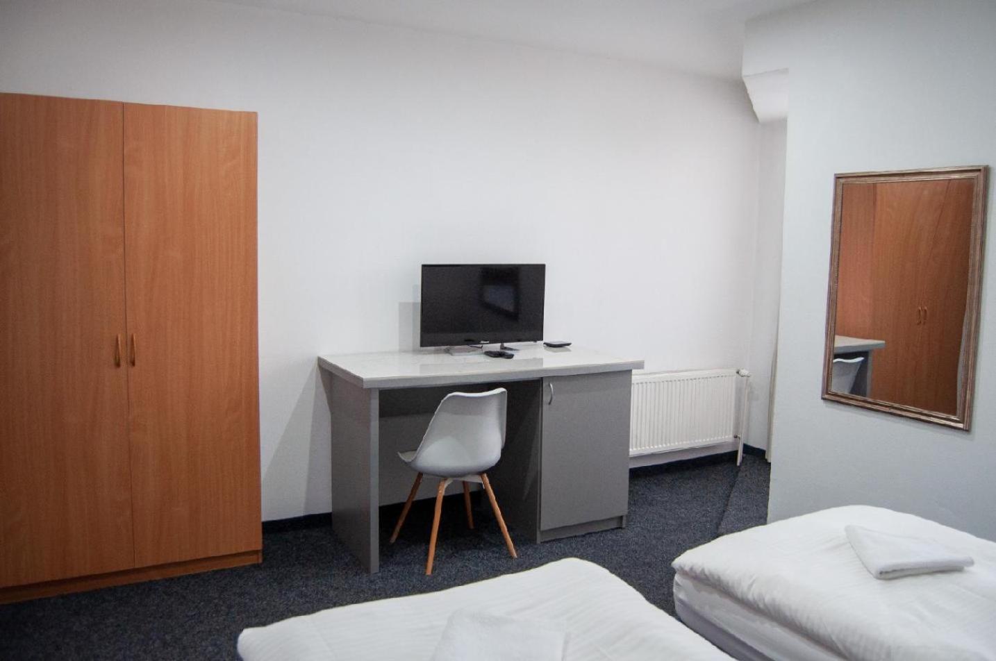 Hotel Joker Obrnice Екстериор снимка